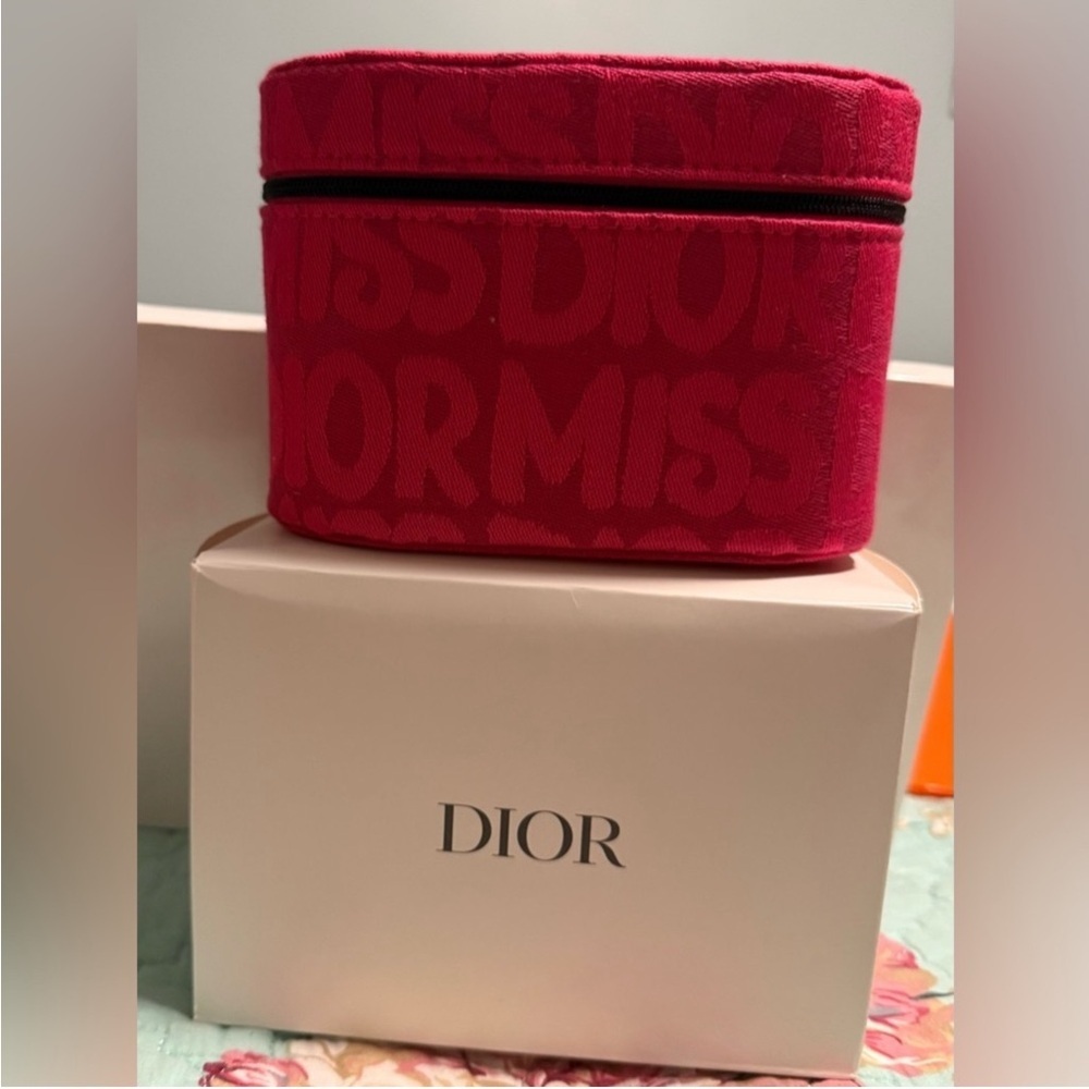 Miss Dior vibrant Fuchsia Cosmetic Case!